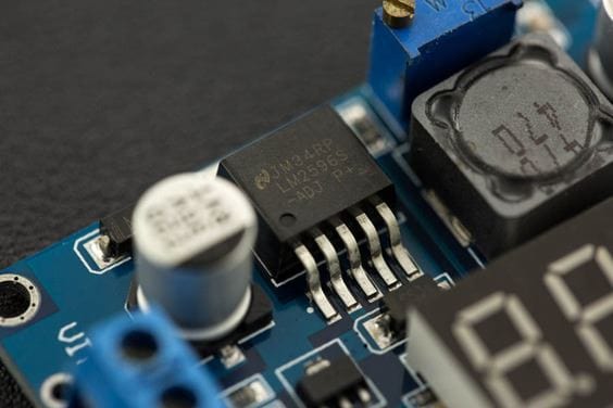 20W Adjustable DC-DC Buck Converter with Digital Display - Image 3