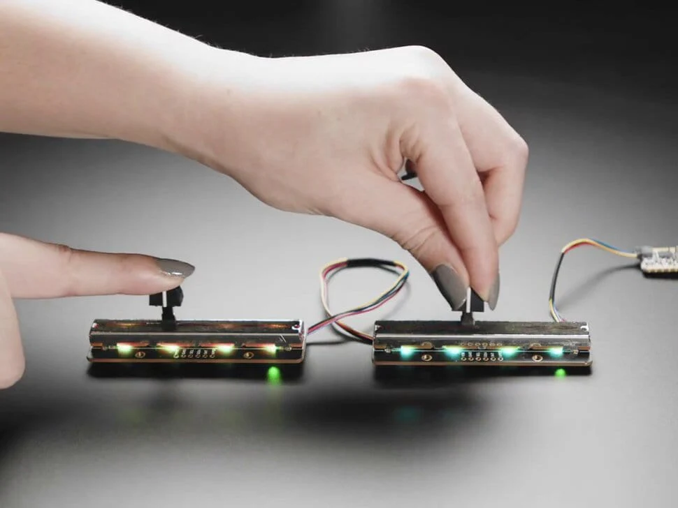 Adafruit NeoSlider I2C QT Slide Potentiometer with 4 NeoPixels - STEMMA QT / Qwiic - Image 2