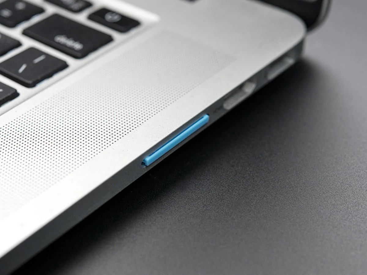 Blue Shortening microSD card adapter for Raspberry Pi & Macbooks [discontinued] - Image 2