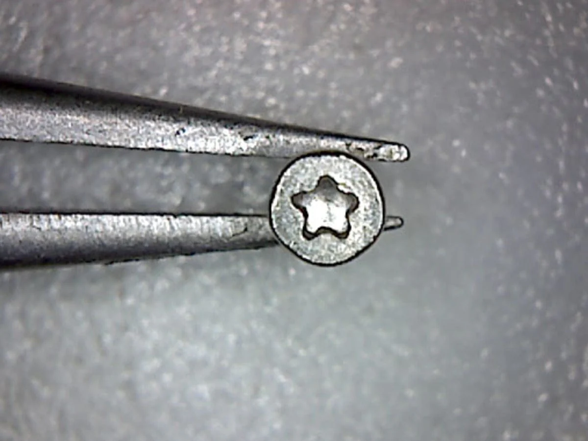 iPhone 4/4S Bottom Screw Replacement - Pentalobe 2 per pack [Discontinued] - Image 2