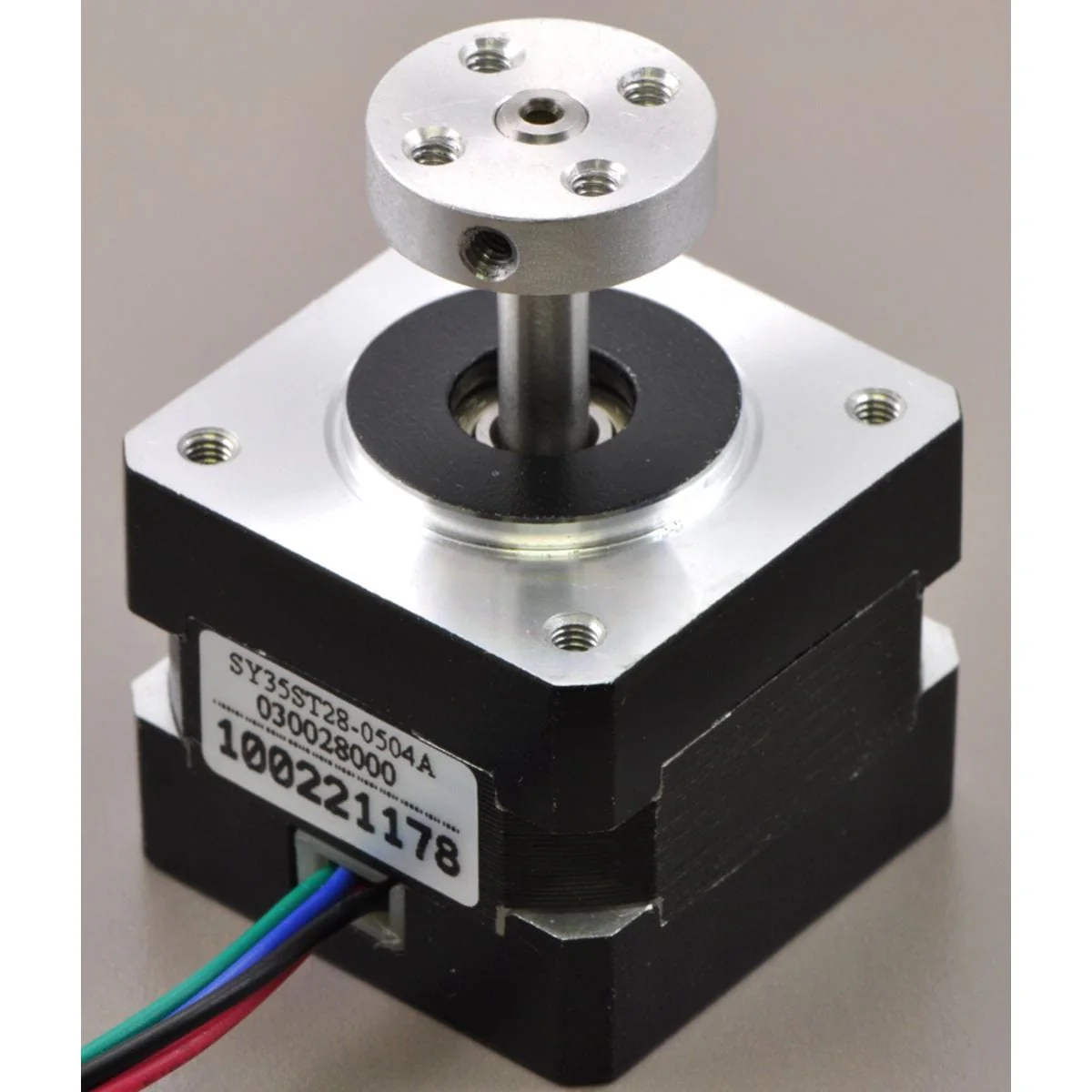 Pololu Universal Aluminium Mounting Hub for 5mm Shafts - #4-40 Holes (2-Pack) - Image 2